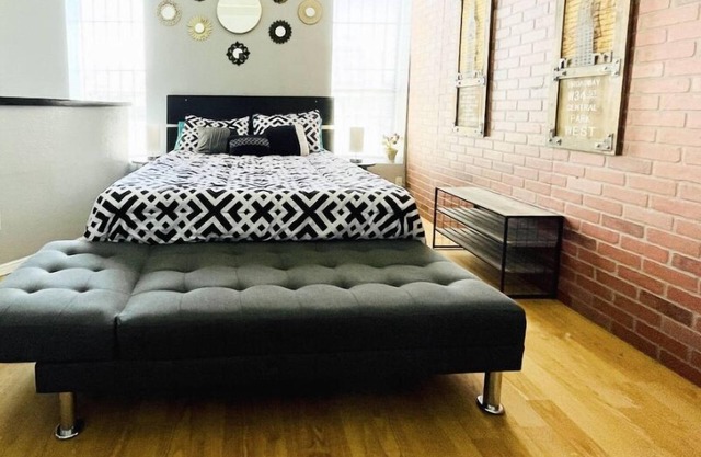 Stylish 1,000 SQ FT Stylish Downtown EP Loft B -by I-10, Hospitals and Mountains