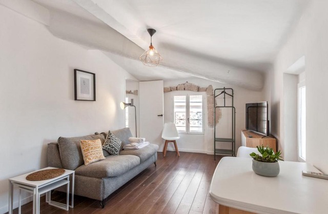 Stylish 1-bedroom with AC Panier district of Marseille Welkeys