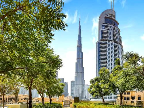 Stylish 1BR DOWNTOWN Apartment with BALCONY - NEXT TO DUBAI MALL & BURJ KHALIFA