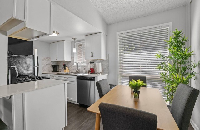 Stylish 1BR Downtown Evonify