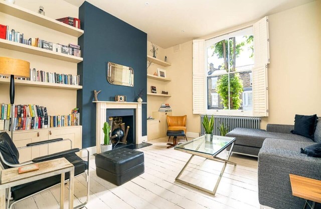 Stylish 1BR flat with workspace - Private Room