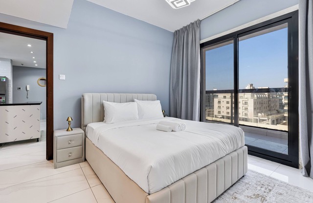 Stylish 1BR Sanctuary with Gym and Pool Access
