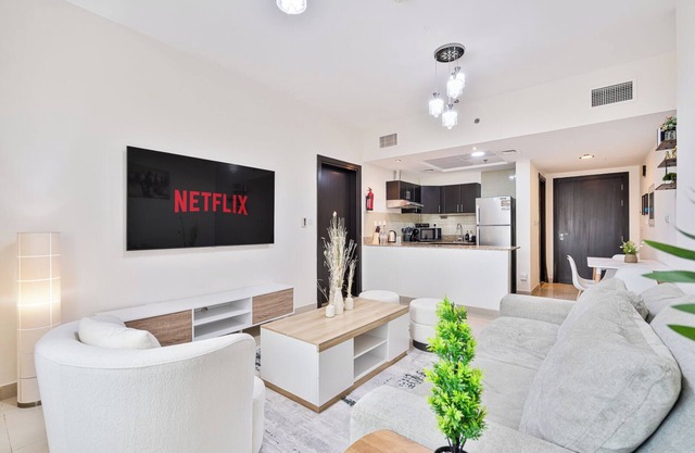 Stylish 1BR w/Balcony, Pool, Gym & Free Parking