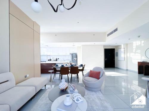 Stylish 1BR with Balcony City Views O2 Tower, JVC