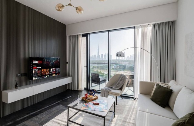 Stylish 1BR with Dubai Skyline & Burj Khalifa View