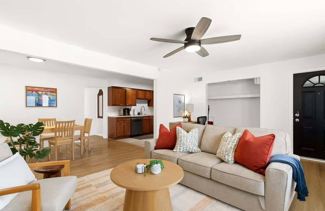 Stylish 1st-Floor Close to Downtown Royal Oak