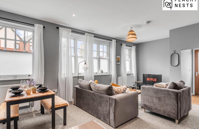 Stylish 2 Bed, 2 Bath Apartment with Free Parking