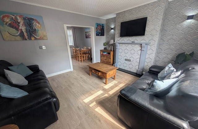 Stylish 2BD Bradford Home near Parks