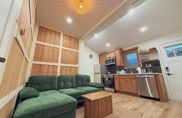 Stylish 2BR 1BA Apt - Steps To Beach & Boardwalk - Quality Vacation in Wildwood