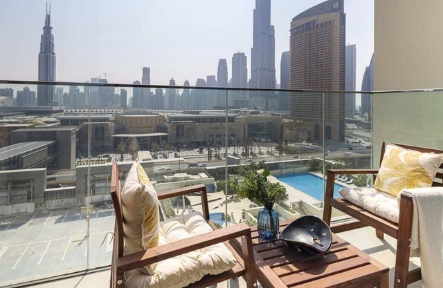 Stylish 2BR Apt with Iconic Burj Khalifa Views!