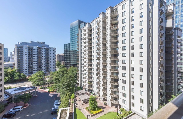 Stylish 2BR Haven - Minutes from DC & Airport