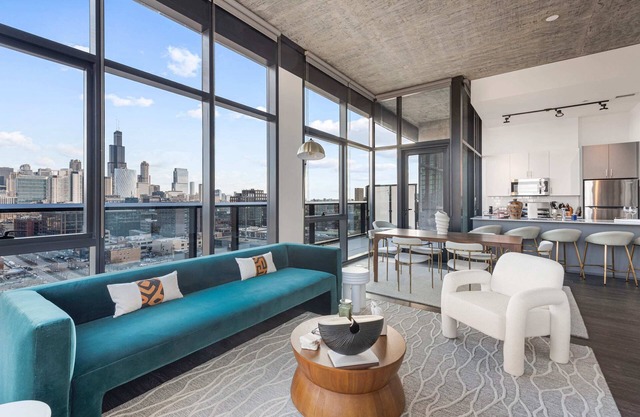 Stylish 2BR Retreat in Fulton Market for Getaways