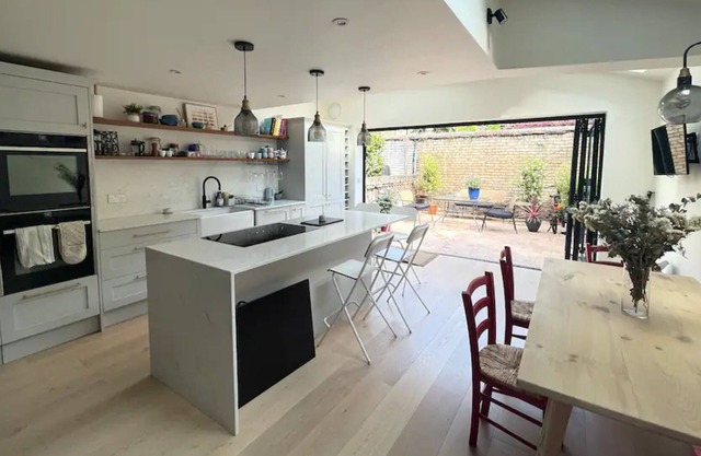 Stylish 3BD House with Private Garden - Tooting