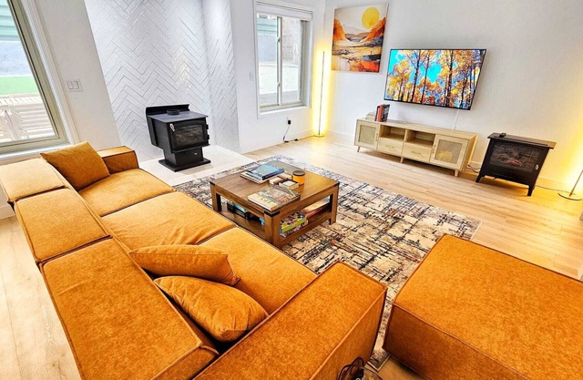 Stylish 3BD Retreat - Mins to Downtown Flagstaff