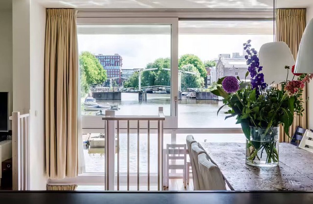 ★ Stylish 3BR Family Retreat – Canal View & Quiet Waterfront in Amsterdam Center