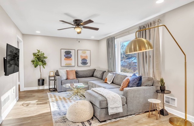 Stylish 3BR Home: Pet-Friendly, Outdoor Lounge