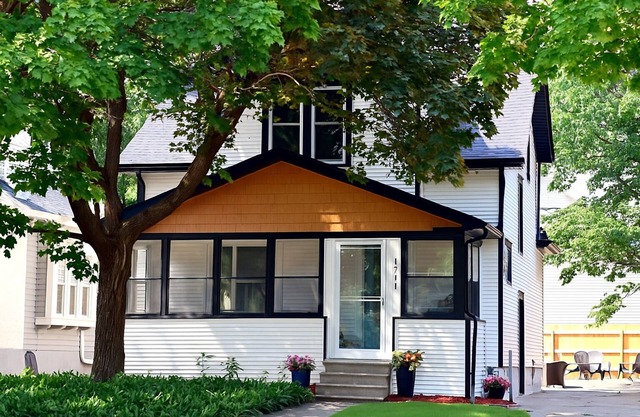 Stylish 3BR Retreat on Selby Ave/Walk to Cafés, Near MOA, Airport & Colleges