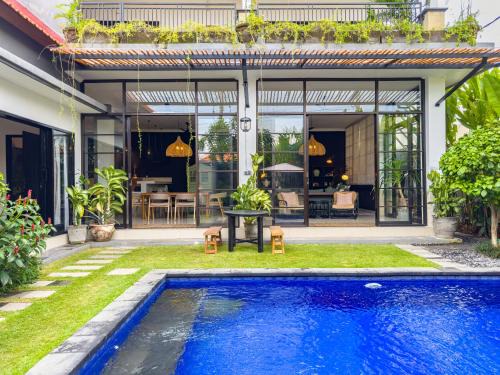 Stylish 3BR Seminyak Villa walking distance to Beach & Cafes