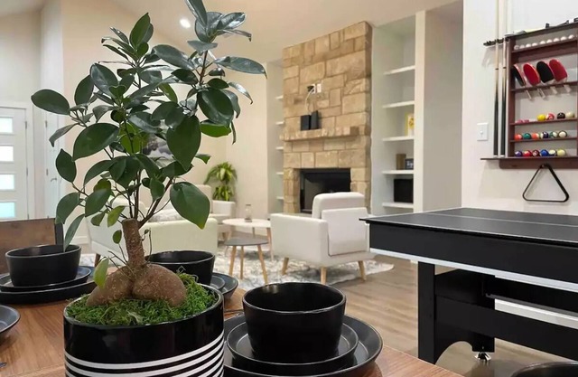 Stylish 4/2 with cozy fires place
