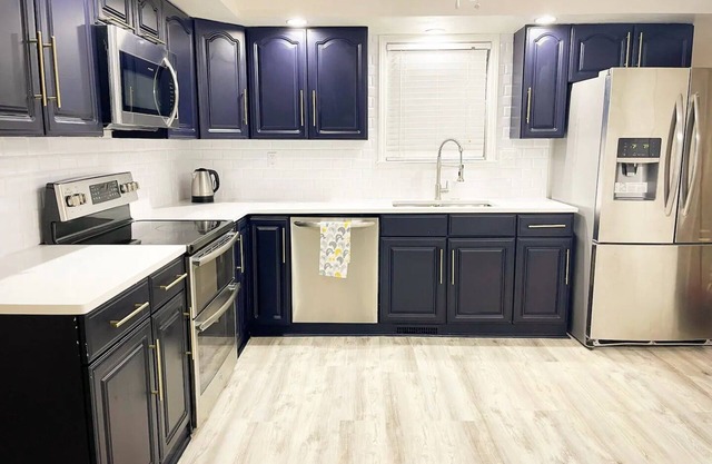Stylish 4BR renovated house! location! Game room!
