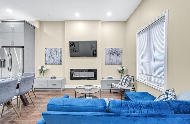 Stylish 5bed Home Near DT/Hospitals/GO/Lake/TiCats