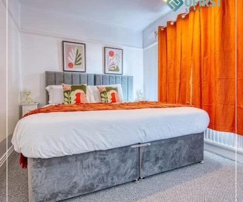 Stylish 8-BR House - Near Sherwood, City Hospital & Nottingham City Centre - Garden - Sleeps 16