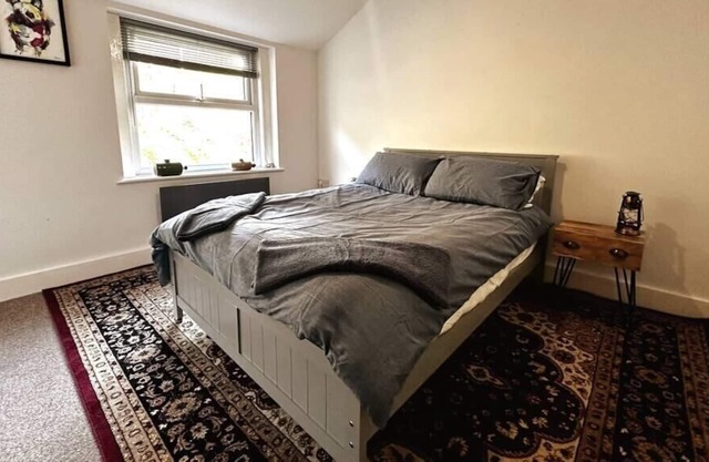 Stylish and Compact 2BD apt for 4 near the Sea