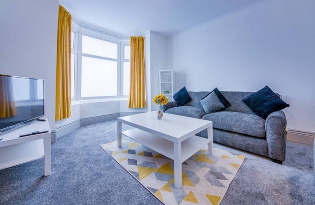 ★ Stylish and Sophisticated 3 Bedroom House ★