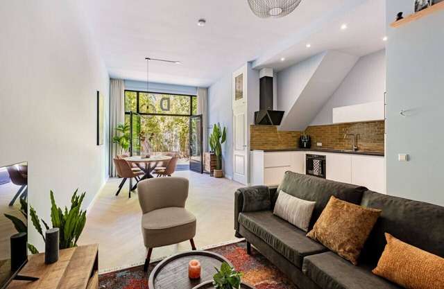 Stylish Apartment Next to the Amstel River- Unit D