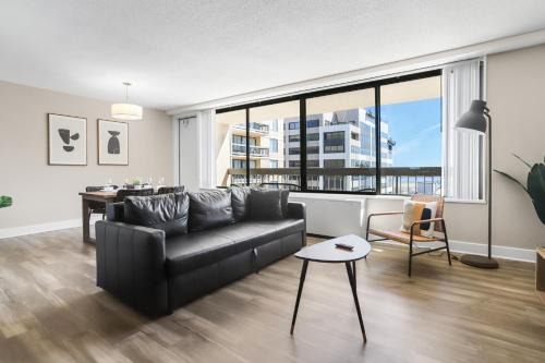Stylish Apt in Crystal City