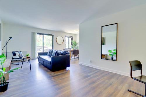 Stylish Apt Steps from Barton Park