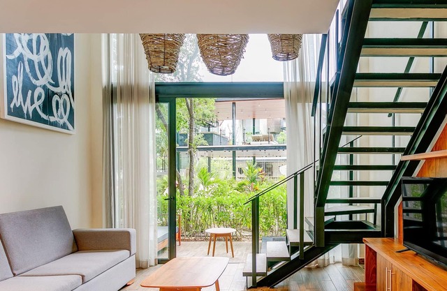 Stylish Bi-Level | New CondoResort Near Beach/Town