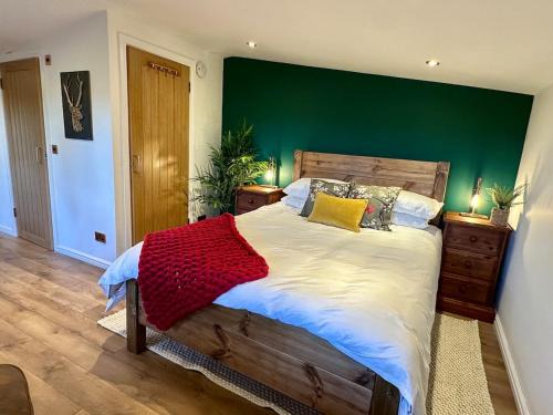 Stylish Cabin with Countryside Views and King Bed