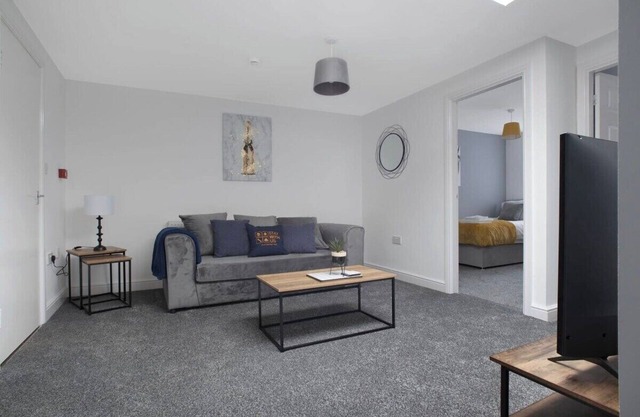 Stylish Comfort 4-Bed on Church Road, Sleeps 4