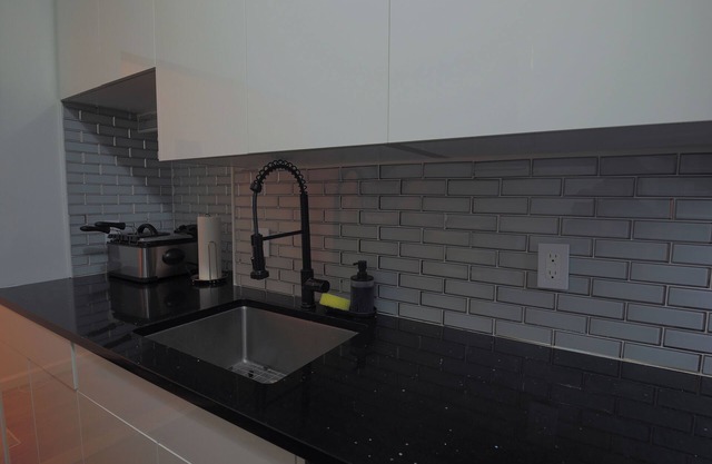 Stylish Condo 10 Mins From NYC