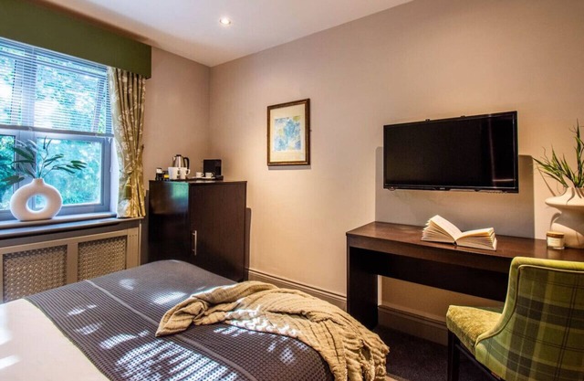 Stylish Ensuite w/Gym Access & Self-Catering