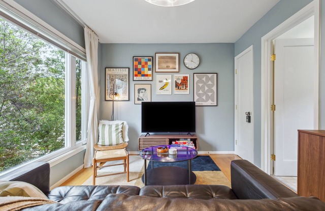 Stylish Flat with Free Parking in Downtown Albany