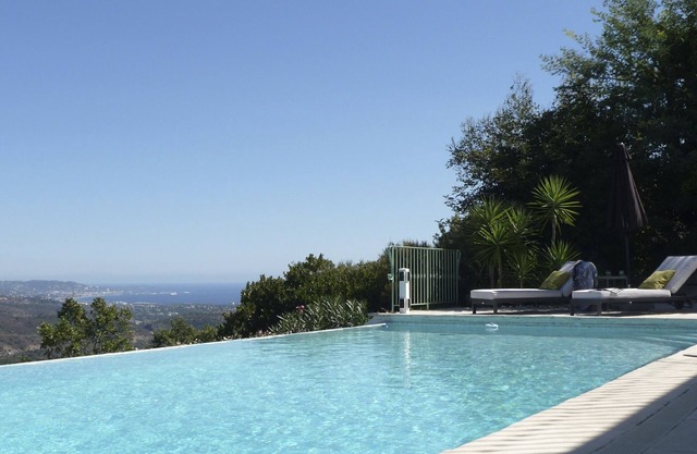 Stylishly renovated villa with heated infinity pool and sea views over Cannes