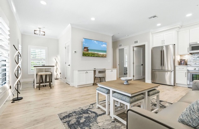 Stylish Gulfside Sarasota Getaway – Steps to Sand