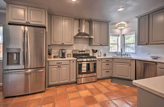 Stylish Home - Walk to Texas Tech University!