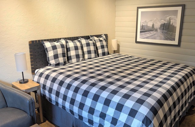 Stylish King Bed Studio – Ski In, 200 Steps to Lift, Walk to Main Street