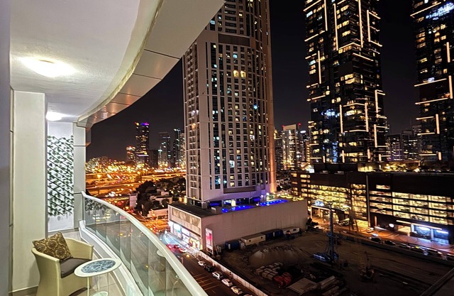 Stylish King Suite in Dubai Marina – Perfect Workspace & Nightlife