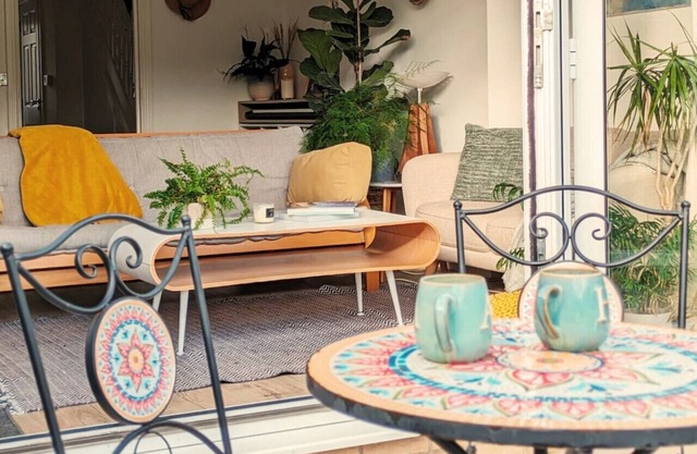 Stylish, large family home near river and station