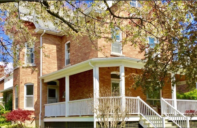 Stylish Loft by the Lake,. 3rd Floor, Separate Entrance, Monthly Rental, No Tax