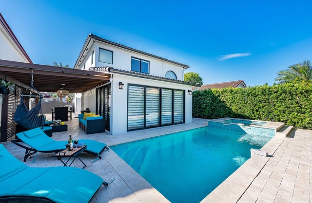 Stylish Miami Home Pool + Game Room Sleeps 8