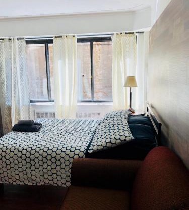 Stylish Montreal Apartment: Comfortable Stay in the Golden Square Mile