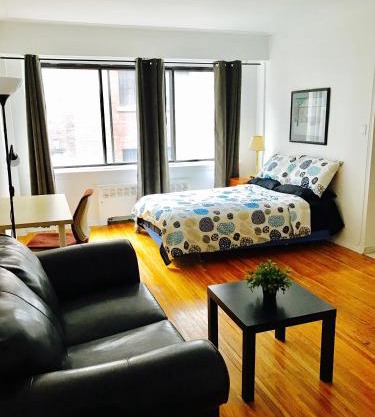 Stylish Montreal Apartment: Comfortable Stay in the Golden Square Mile