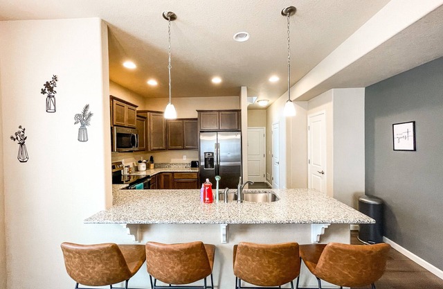 ★Stylish new home close to downtown★