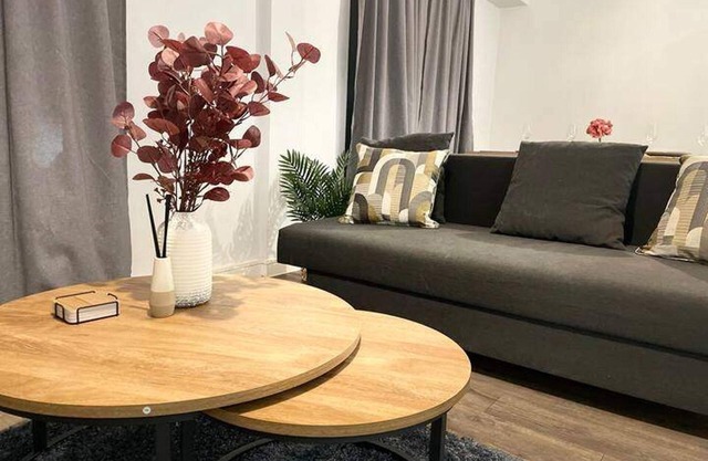 Stylish Retreat - Sleeps 6 Terrace-2bedroom-petsok