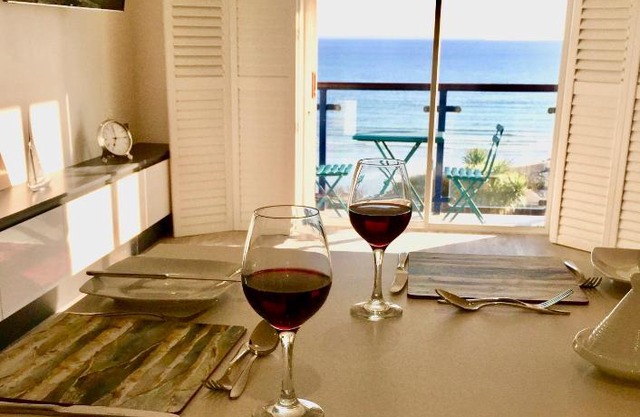 Stylish Sea View Apartment with Parking